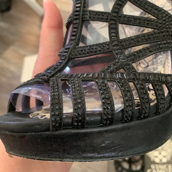 7 1/2 Vince Camuto heels - Picture 3 of 9